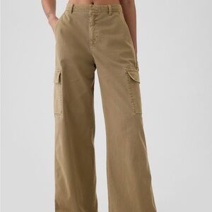 GAP NWT Mid Rise Cargo Baggy Khakis
